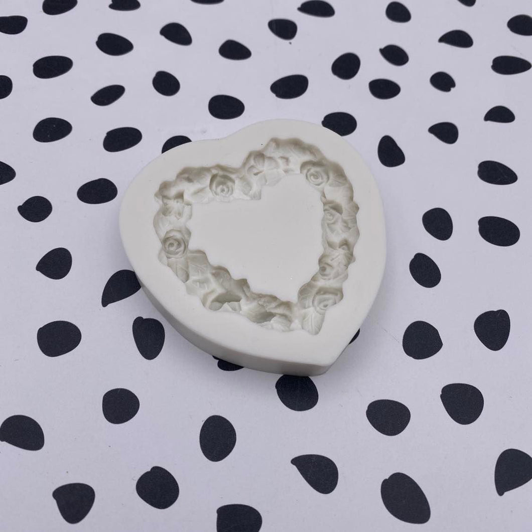 Large Heart Wreath Silicone Mould Mold - Chocolate - Wax - Candy - Fondant